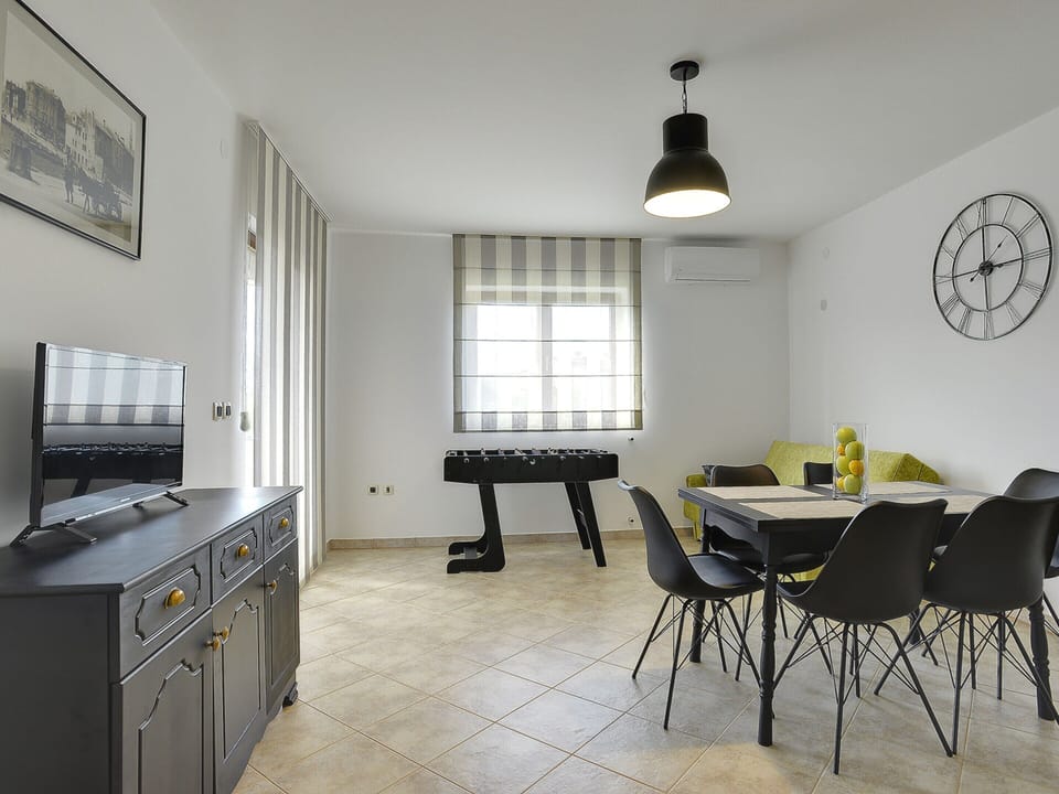 Apartment | Dining