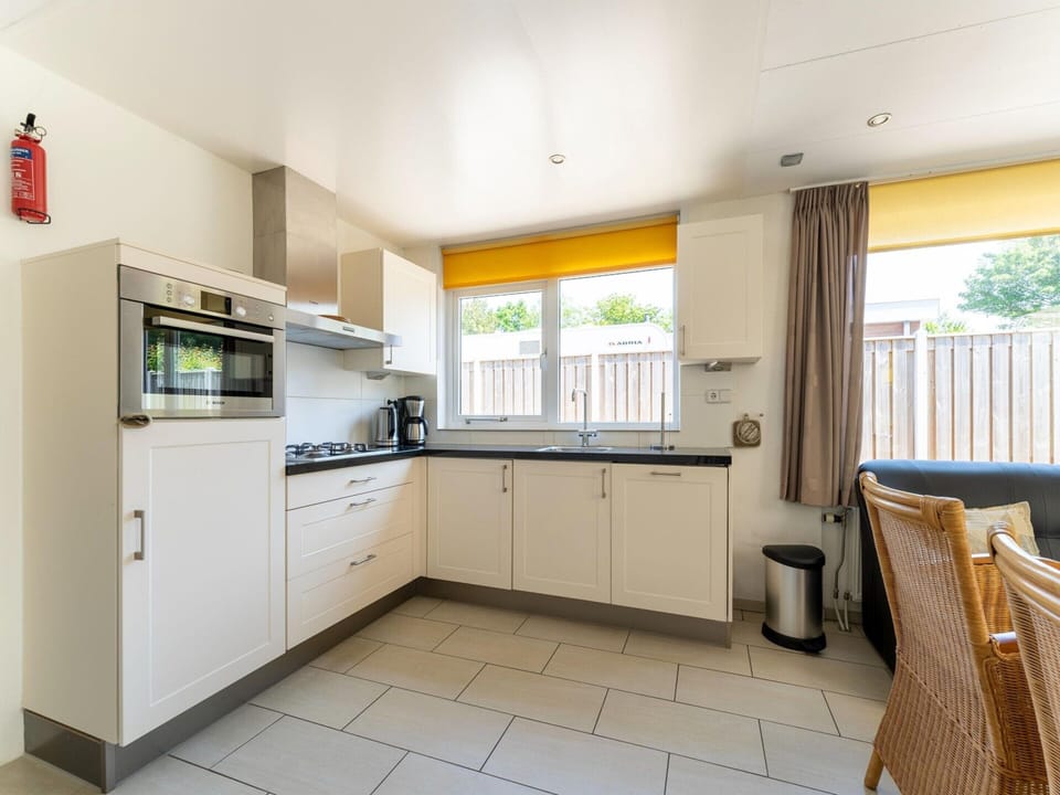 House | Private kitchen | Electric kettle, highchair