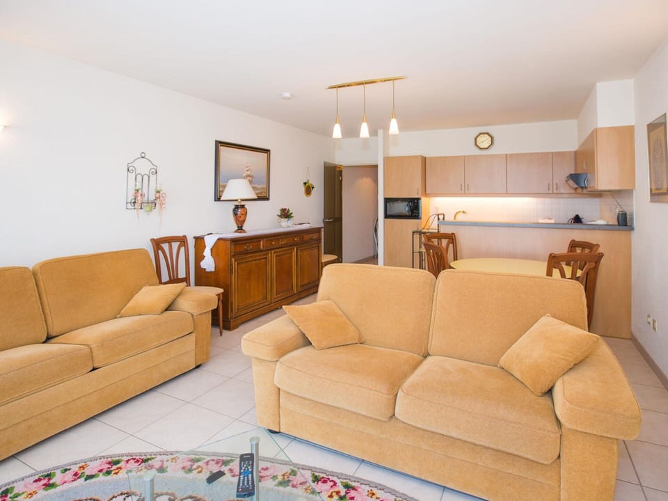 Apartment | Private kitchen | Electric kettle, toaster