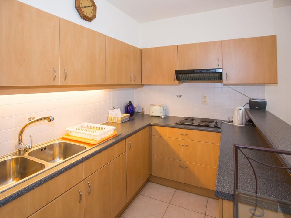 Apartment | Private kitchen | Electric kettle, toaster