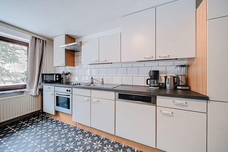 House | Private kitchen | Microwave, coffee/tea maker, electric kettle, toaster