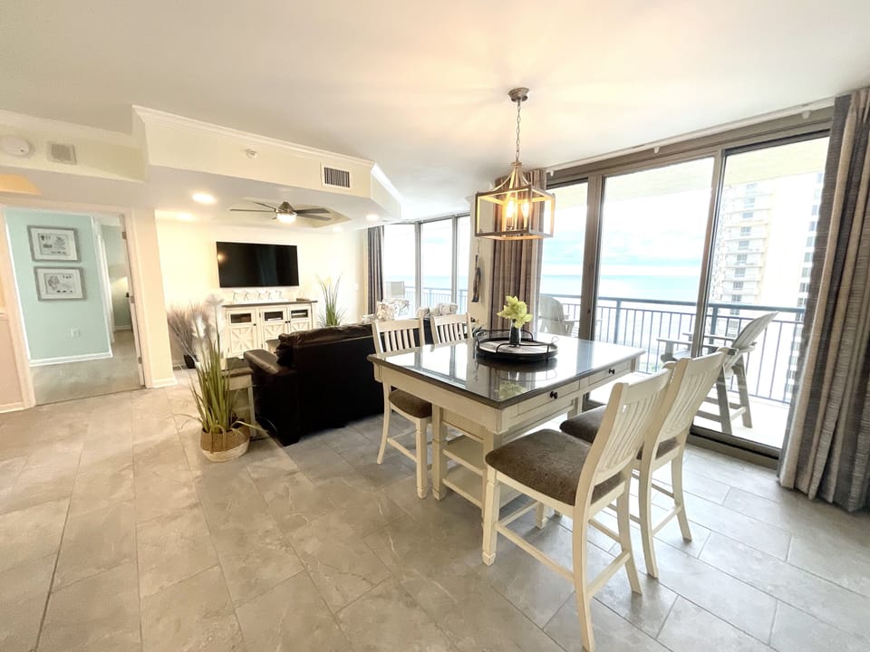 Condo, 2 Bedrooms | Dining