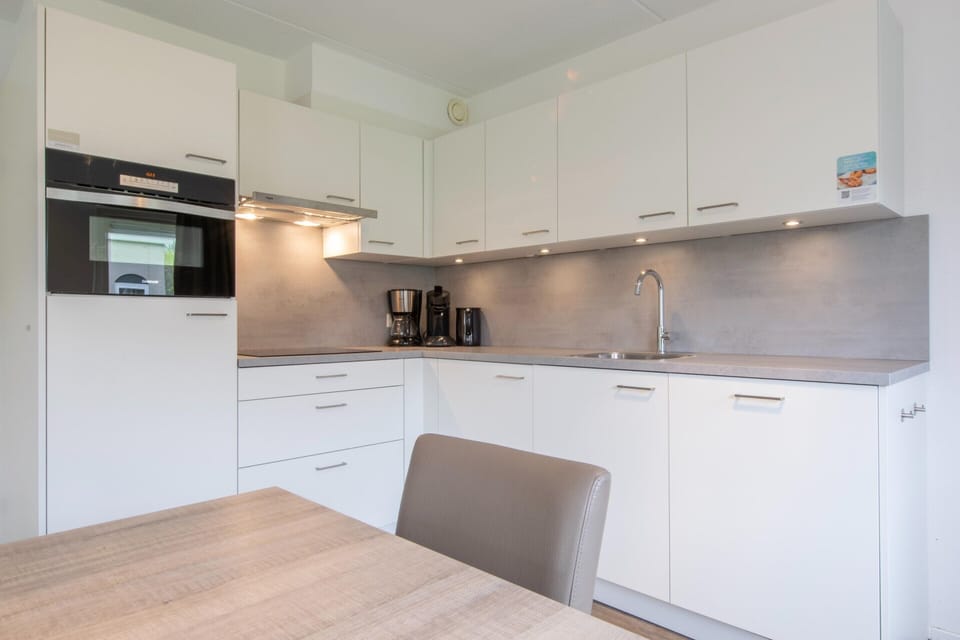 Bungalow | Private kitchen | Highchair