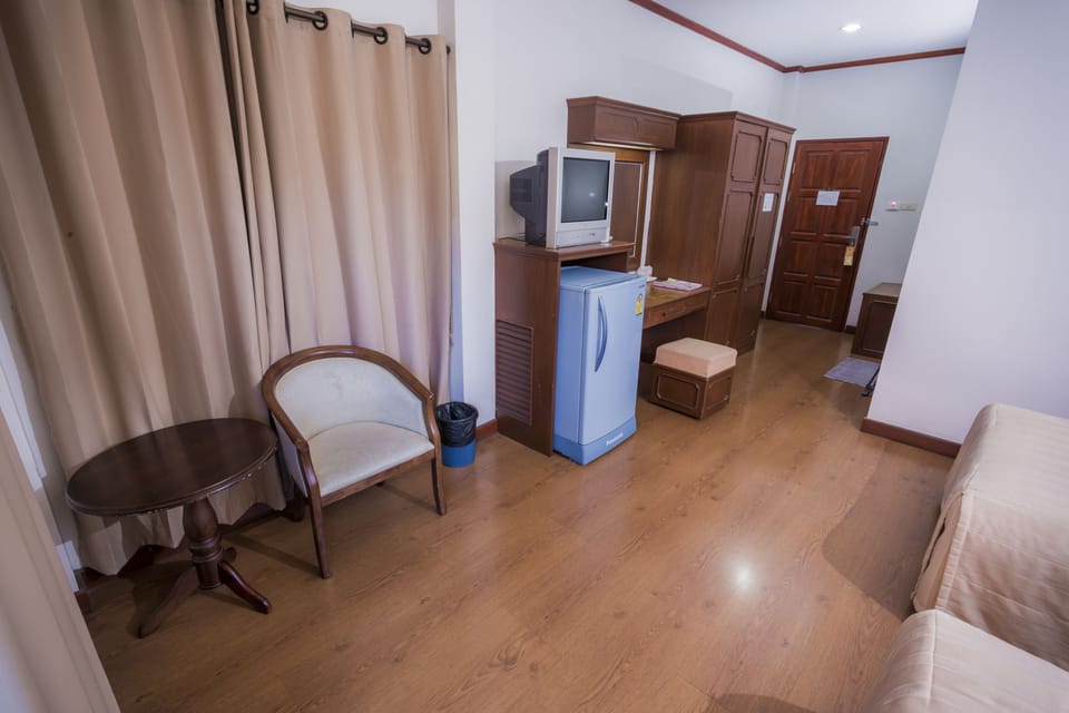 Deluxe Room | In-room safe, desk, rollaway beds, free WiFi