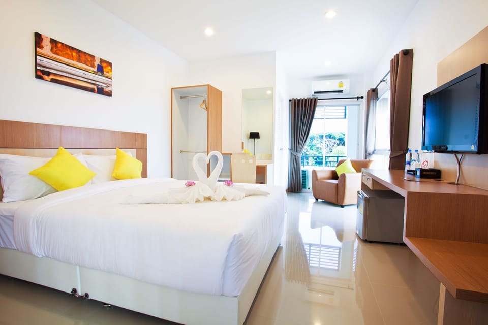 Superior Double Room | Minibar, desk, blackout drapes, rollaway beds