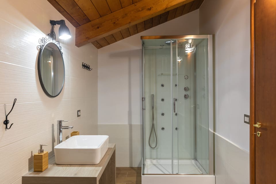 Exclusive Triple Room, 1 Bedroom, Ensuite, Pool View | Bathroom | Shower, hydromassage showerhead, free toiletries, hair dryer