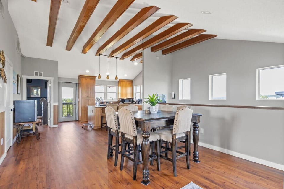 3rd Floor Kitchen/Dining Area