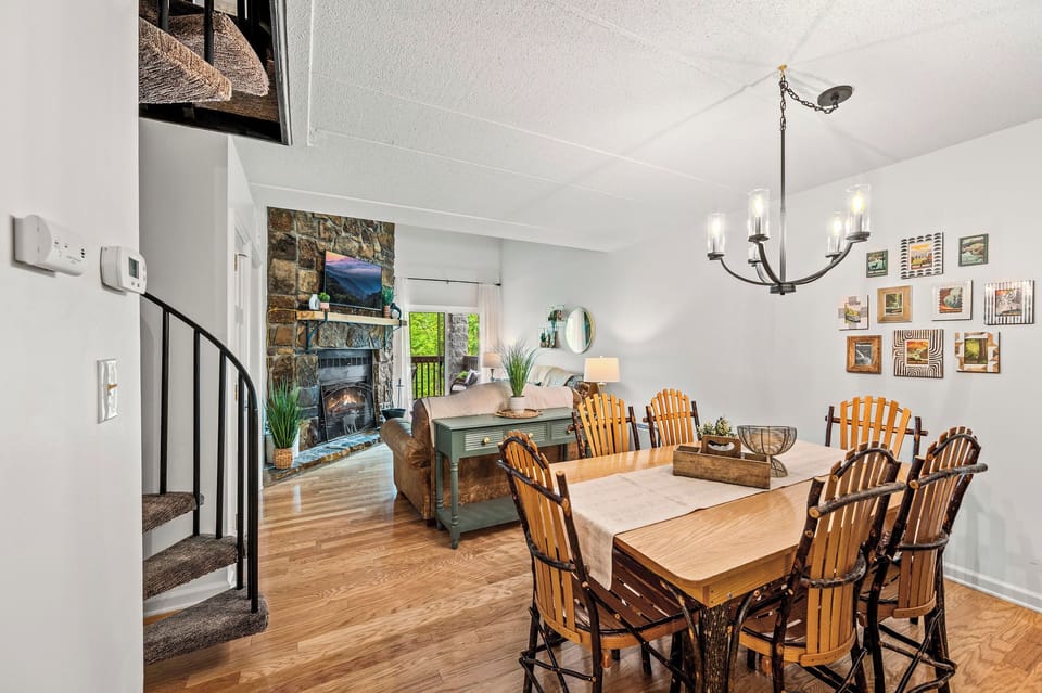 Gracious Oasis' inviting dining area