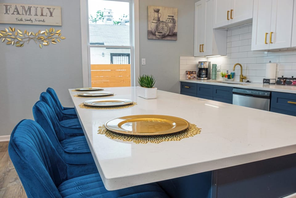 House, 4 Bedrooms (4 Bedrooms) | Private kitchen | Microwave, oven, coffee/tea maker, dining tables