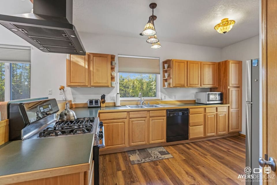 Fully equipped kitchen.