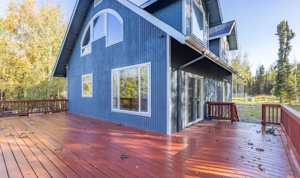 Spacious wrap around deck!