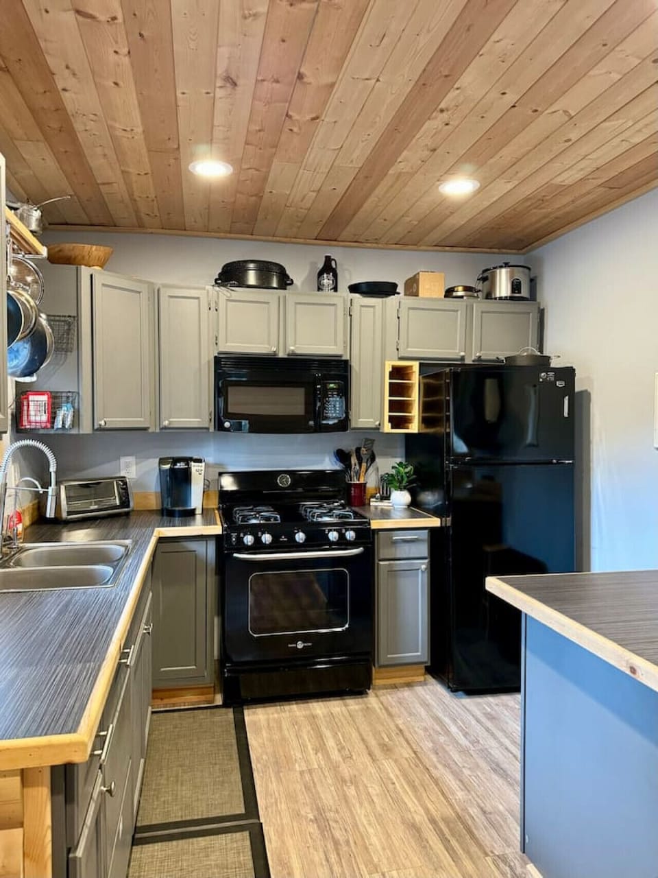 Kitchen features appliances and basic necessities.