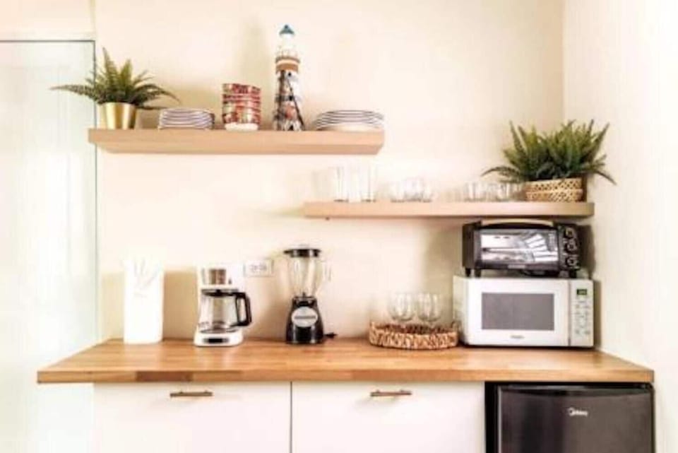 Premium Studio Suite, Kitchenette | Premium bedding, in-room safe, individually decorated