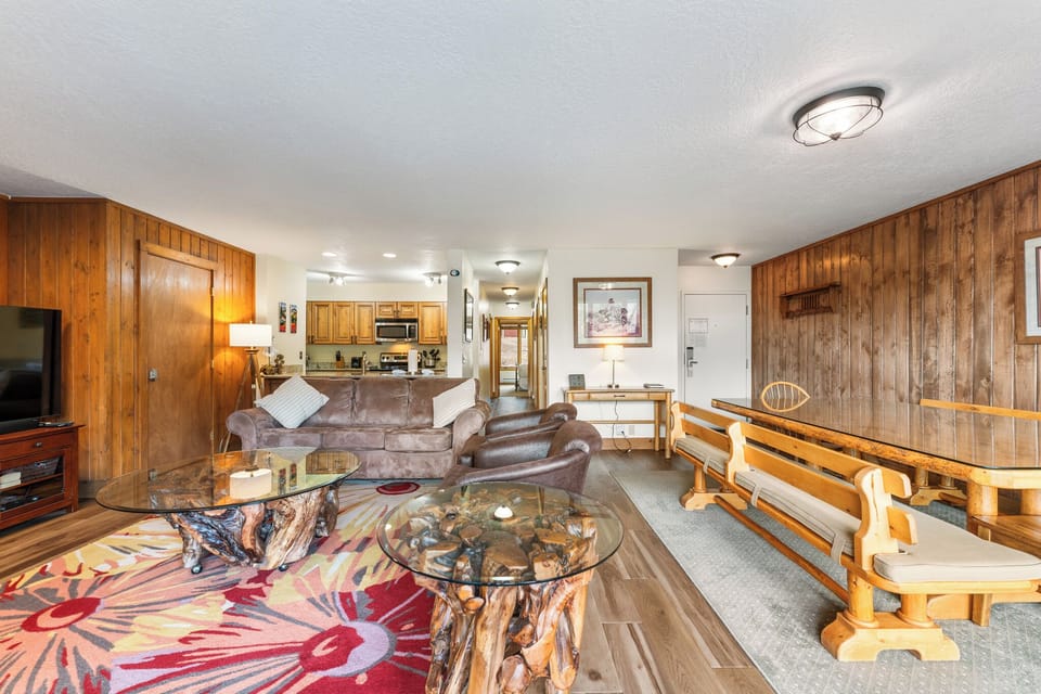 Condo (2 Bedrooms) | Front of property