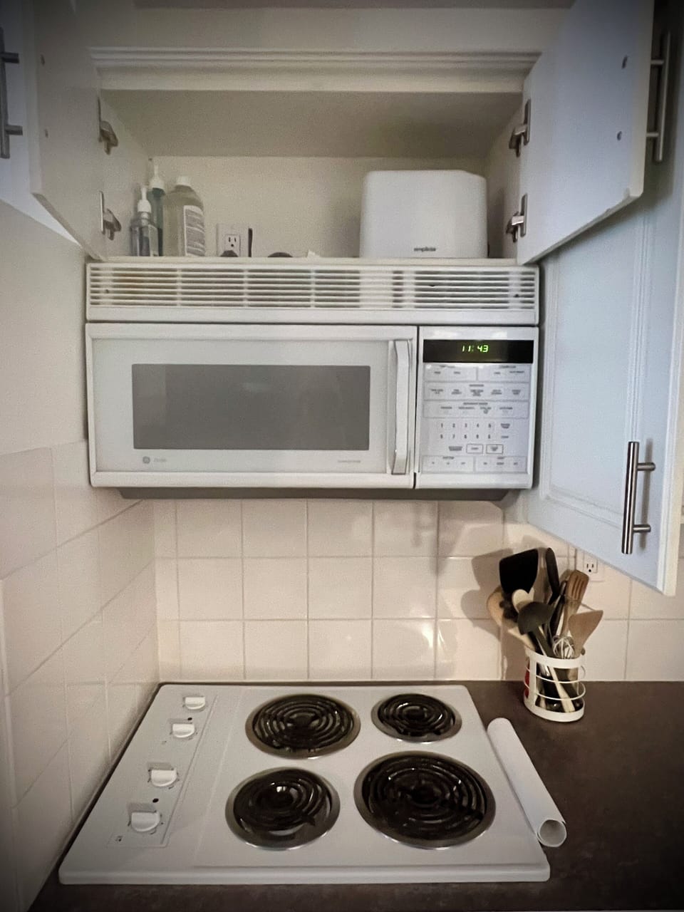 microwave/convection oven, plus stovetop