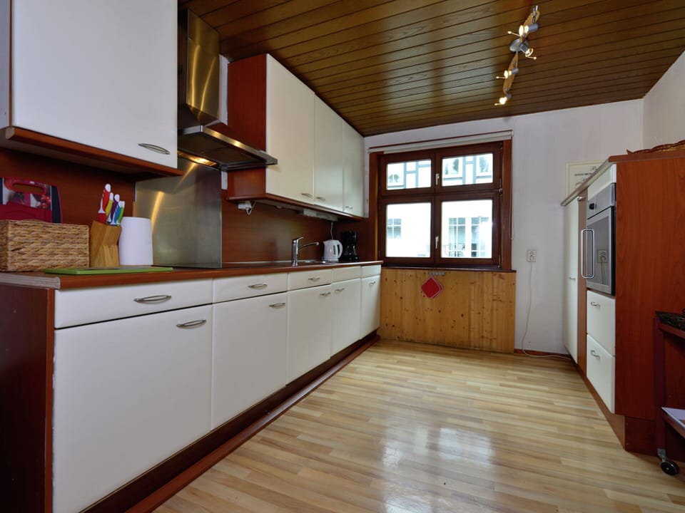 House | Private kitchen | Electric kettle, highchair