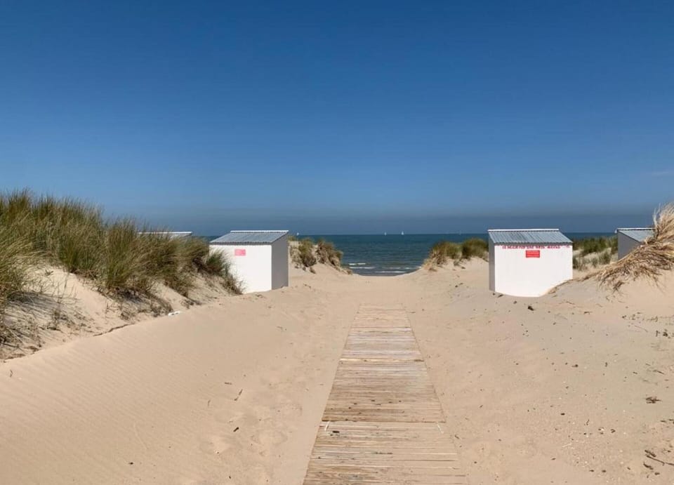 Stylish Apartment With Balcony, sea Views Apartment in Koksijde