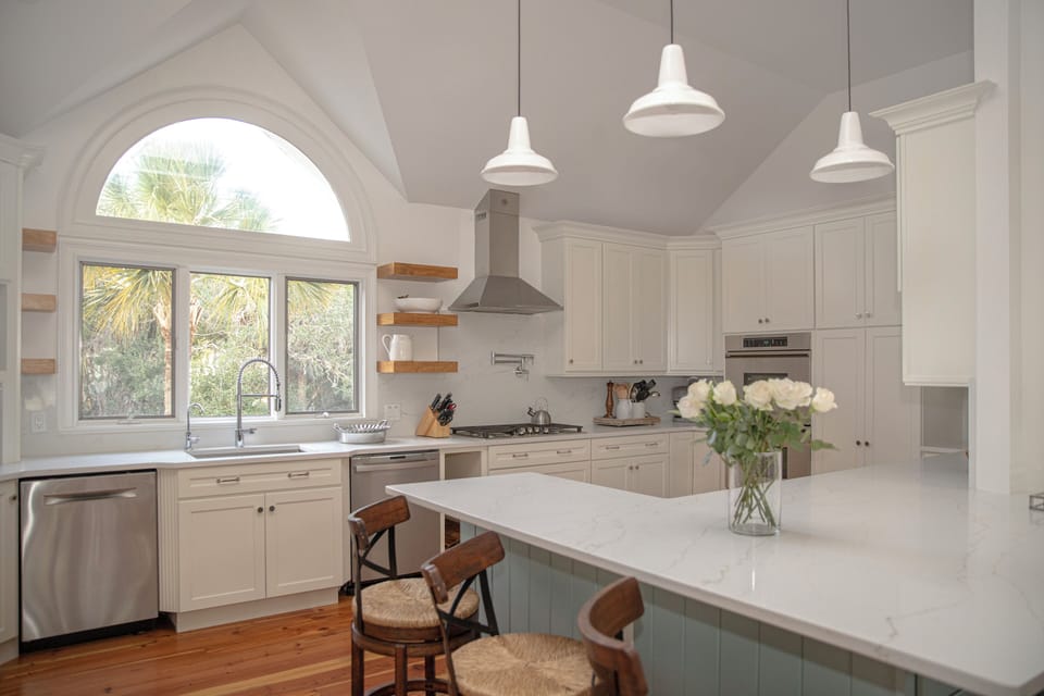 Chief's Kitchen: Professional grade appliances with gas range, double oven and extra large double fridge, Everything necessary to cook and serve gourmet meals