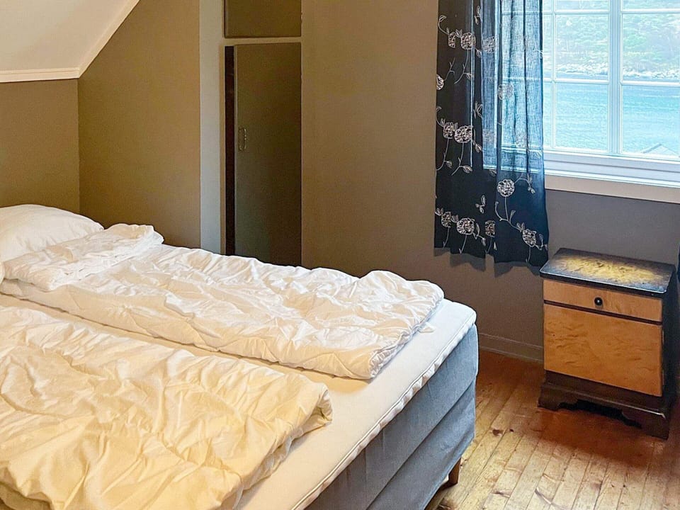 8 Person Holiday Home in Flatraket House in Vestland