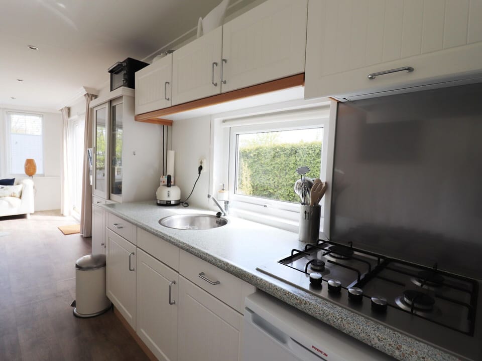 Cottage | Private kitchen | Electric kettle, toaster