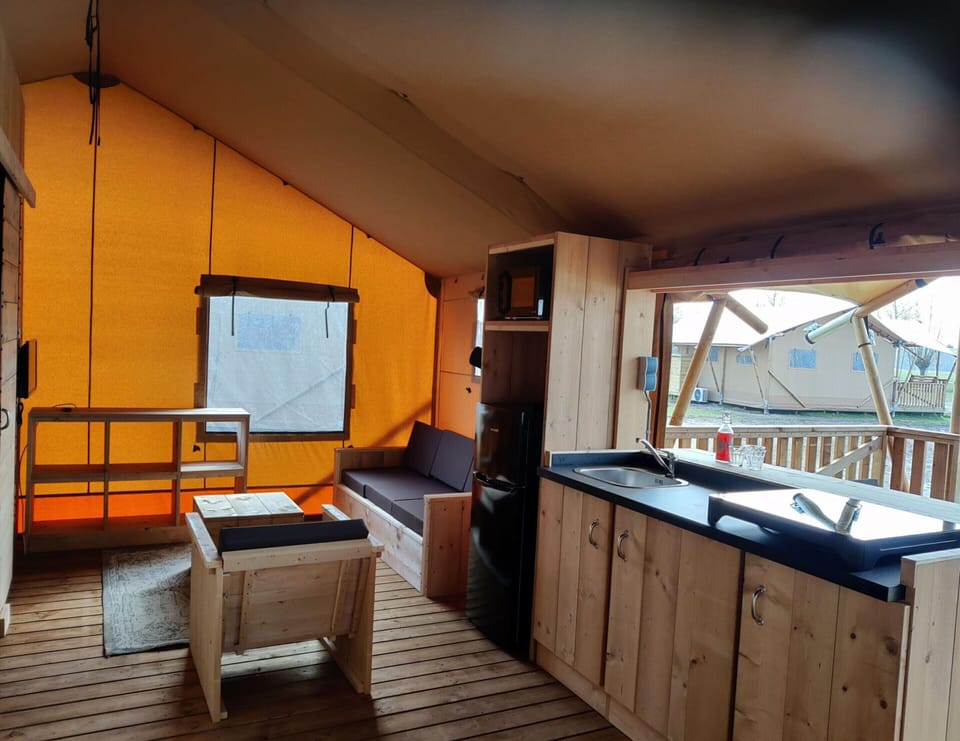 Tent | Private kitchen | Stovetop