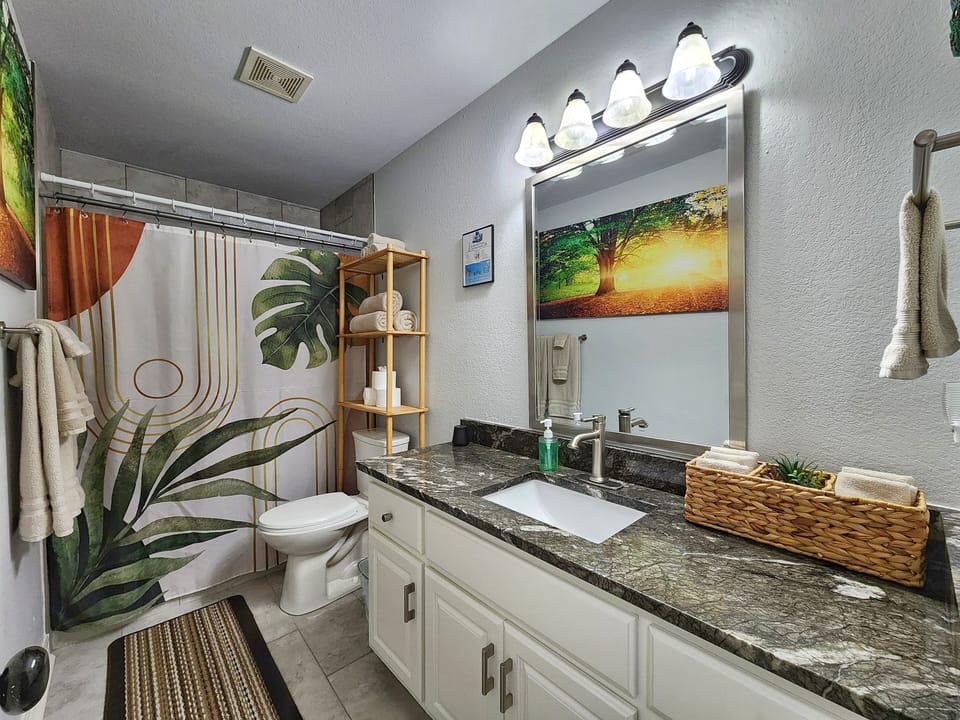 Guest bathroom w/ satori palisade shower