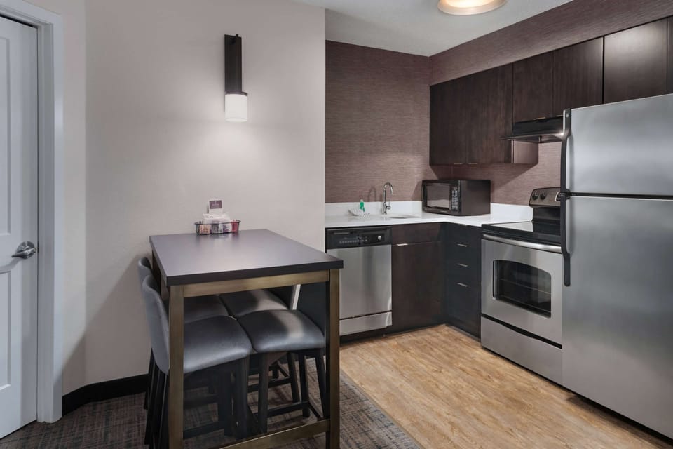 Full-size fridge, microwave, stovetop, coffee/tea maker