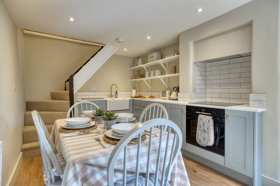 Old Post Office Cottage Kitchen - StayCotswold