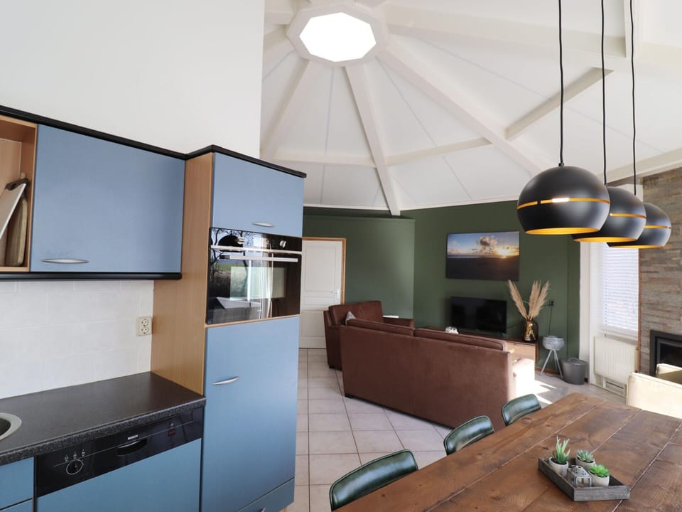 House | Private kitchen | Electric kettle, highchair