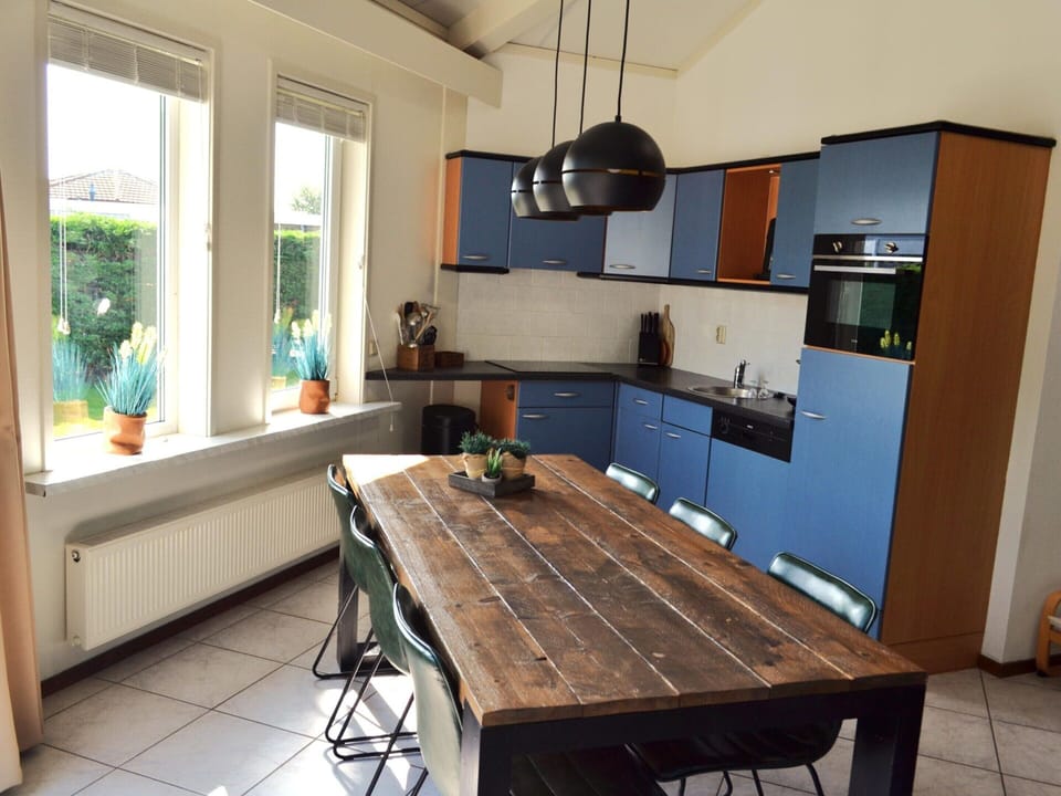 House | Private kitchen | Electric kettle, highchair