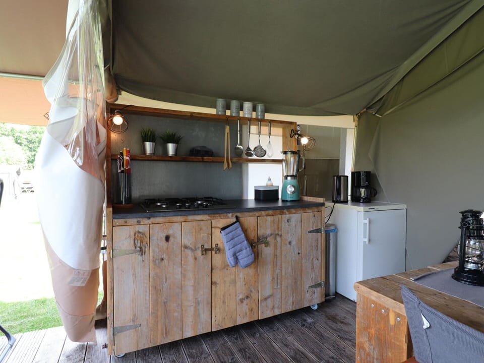 Tent | Private kitchen | Electric kettle