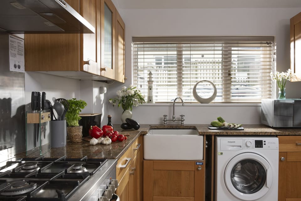 Kitchen, Range Cooker, Washing Machine, Microwave, Coffee Machine-7 Wheal Ayr