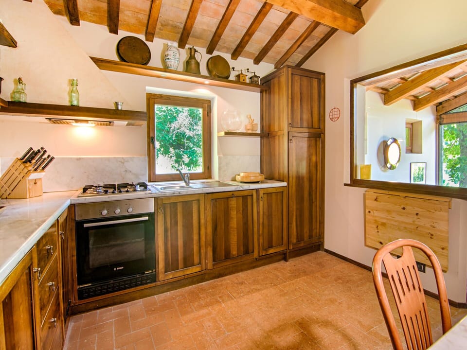 House | Private kitchen | Oven, highchair