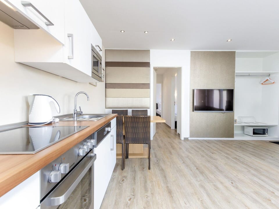 House | Private kitchen | Electric kettle, highchair