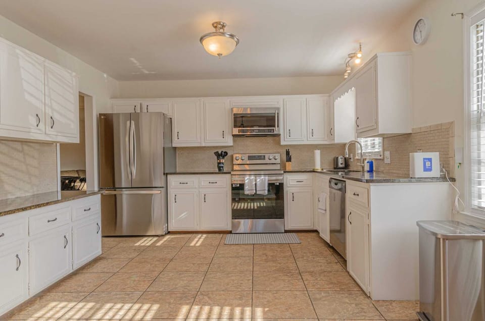 "Fully equipped kitchen, ready for your culinary adventures."
