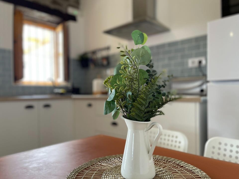 Cottage | Dining