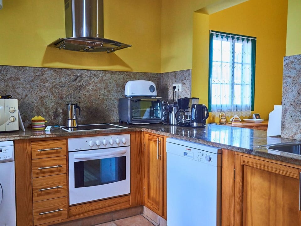 House | Private kitchen | Toaster, highchair