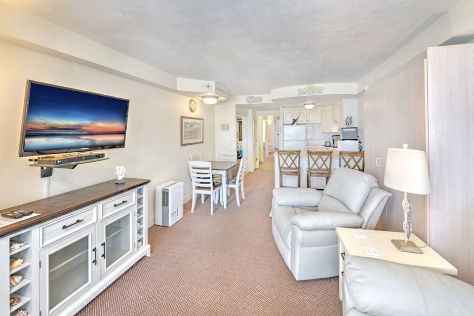 Spacious layout with Murphy bed