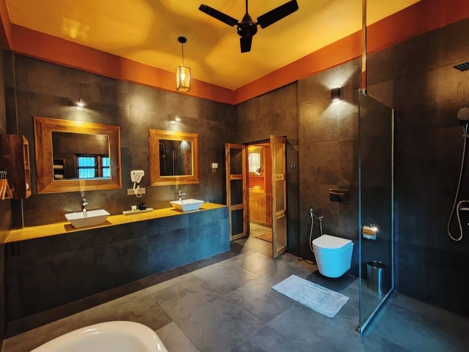 Superior Double Room, 1 Double Bed | Bathroom | Hair dryer