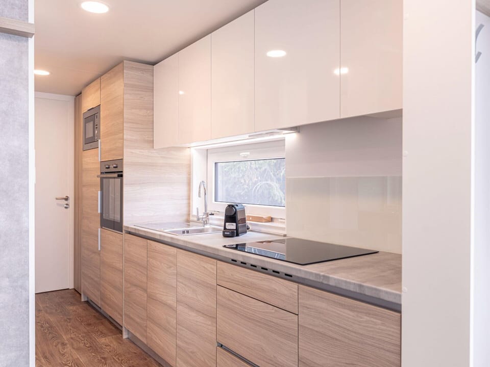 Chalet | Private kitchen | Electric kettle, toaster, cookware/dishes/utensils