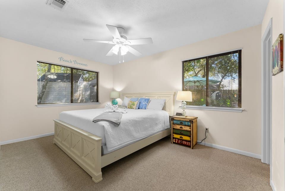 Master Bedroom - Large king Bed
