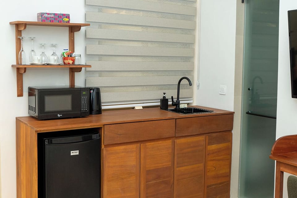 Executive Studio Suite | Private kitchenette