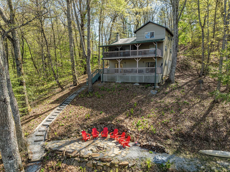 Sweet Lakehouse Exterior