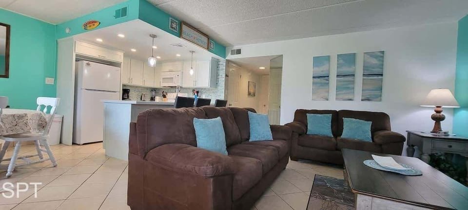 Apartment, 2 Bedrooms | Living area