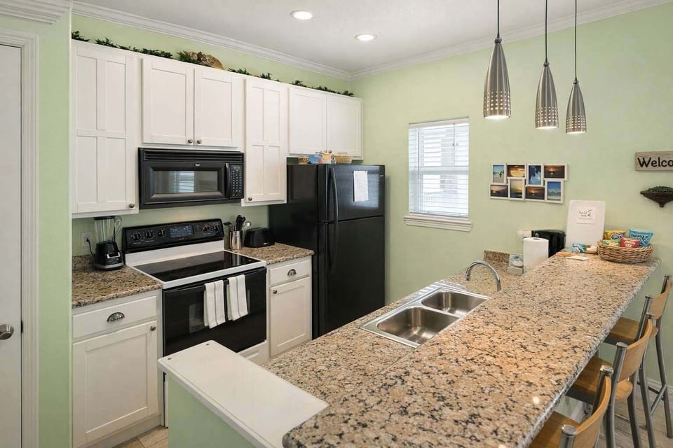 Apartment, 2 Bedrooms | Private kitchen | Coffee/tea maker, fridge, oven, toaster