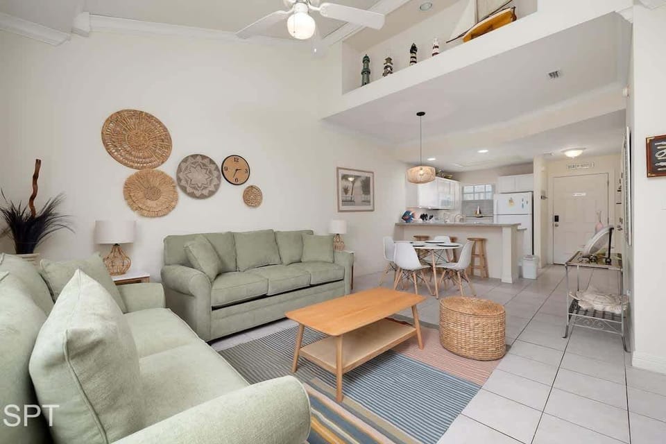 Apartment, 2 Bedrooms | Living area