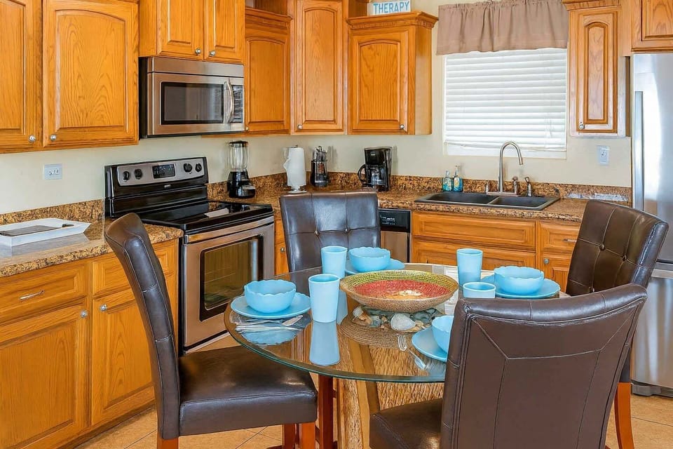 House, 4 Bedrooms | Private kitchen | Fridge, oven, coffee/tea maker, toaster