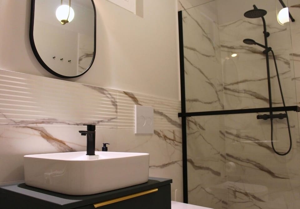 Deluxe Double Room, Garden View | Bathroom | Hair dryer