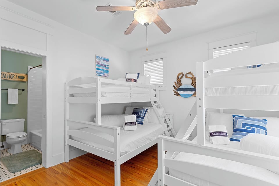 24-Five-O-Clock-Somewhere-Guest-Bedroom-3
