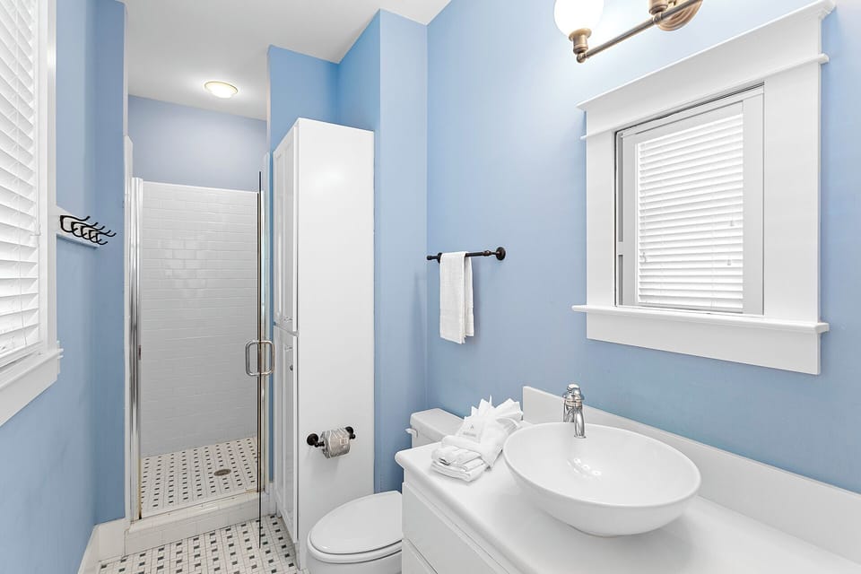 24-Five-O-Clock-Somewhere-Guest-Bathroom